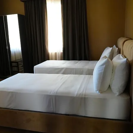 Aparthotel Servi House - *