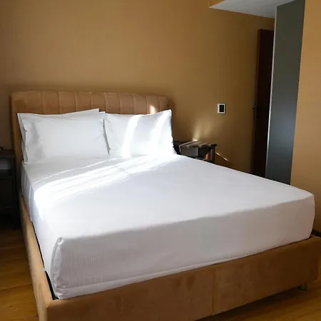 Servi House - *